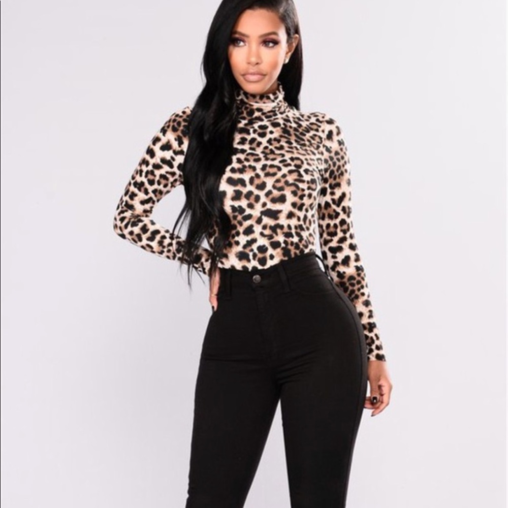 NWT Women’s Long Sleeved animal print Top *1 LEFT - Picture 4 of 8